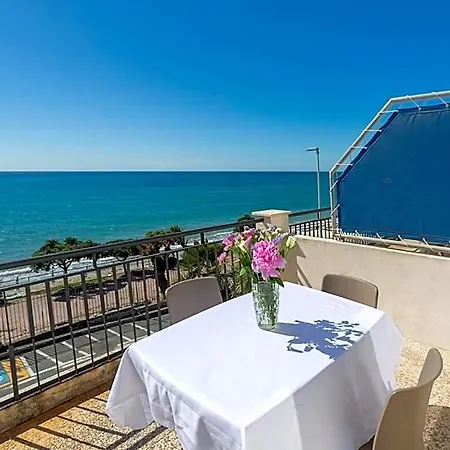 Blue Hotel 3*