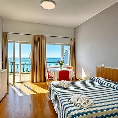 Hotel Blue